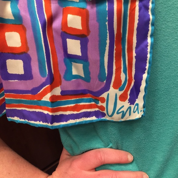 VERA Gorgeous VTG rectangular scarf w/modern print - Picture 4 of 4